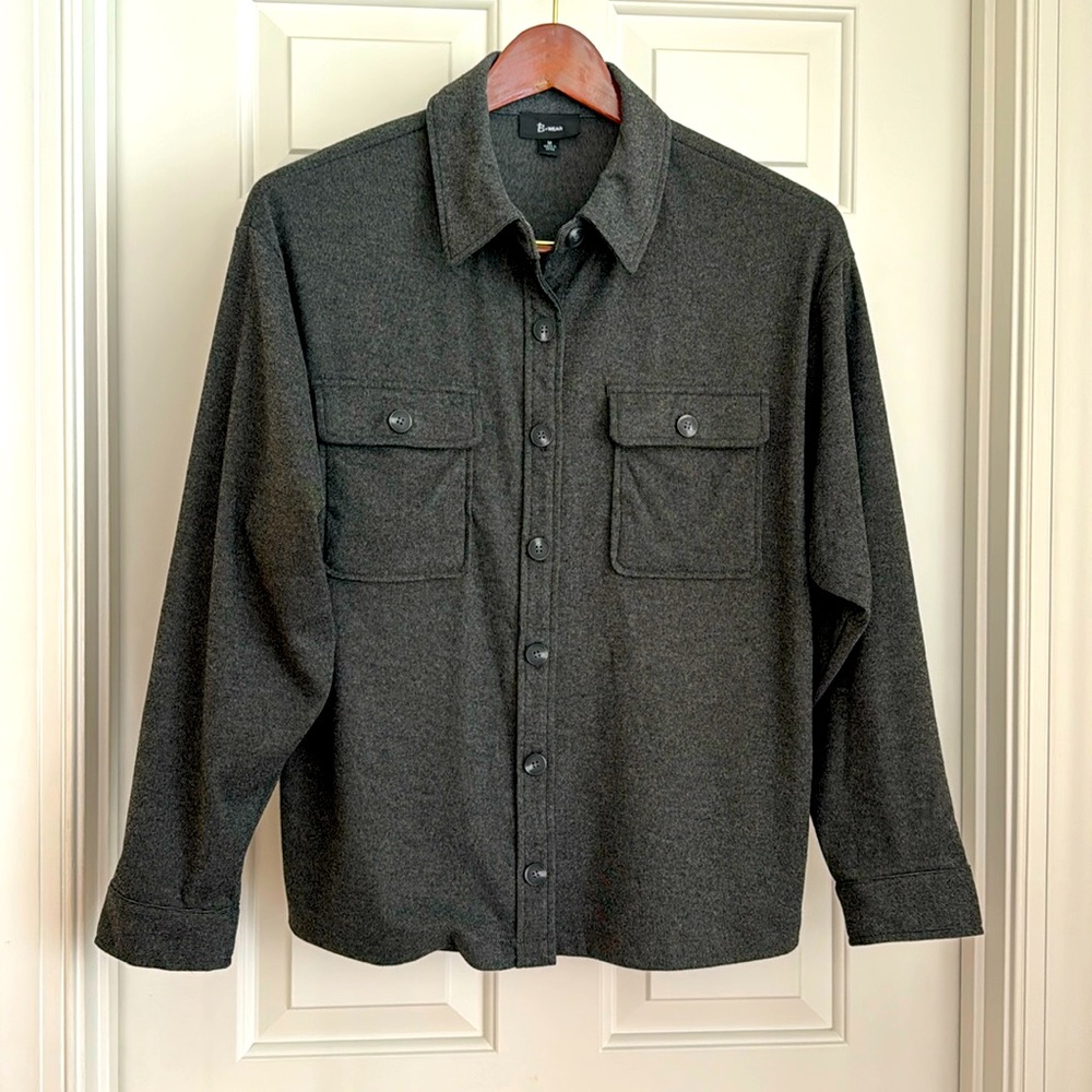 B-WEAR Button down Shirt Size M Gray Collar Pockets Long Sleeves New